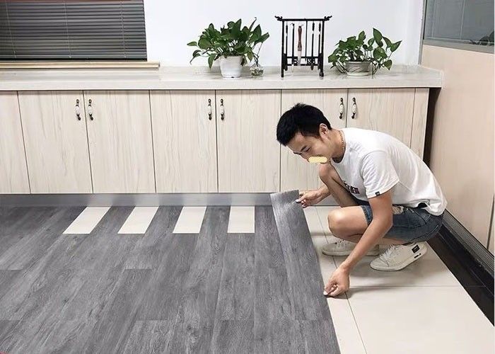 Waterproof Peel And Stick Vinyl Flooring Environmental Friendly Glue Anti Corrosion