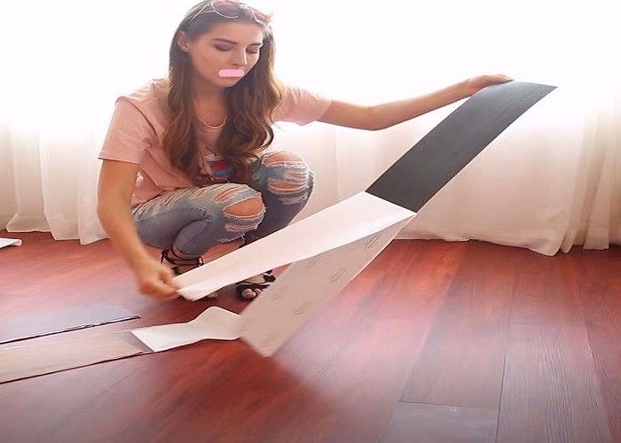 Self Adhesive Peel And Stick Vinyl Flooring Anti Corrosion Waterproof 1.5mm